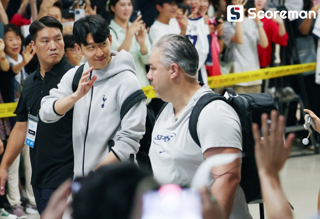 손흥민·양민혁 함께 입국! 토트넘 4번째 방한…오는 3일 뉴캐슬과 맞대결